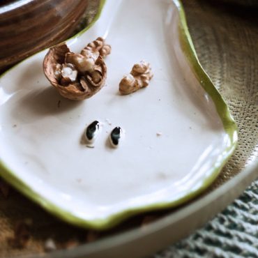 Ceramic pear plate, dessert plate, fruit shape, pear hand made plate, spoon rest, kitchen accessories, jewelry plate