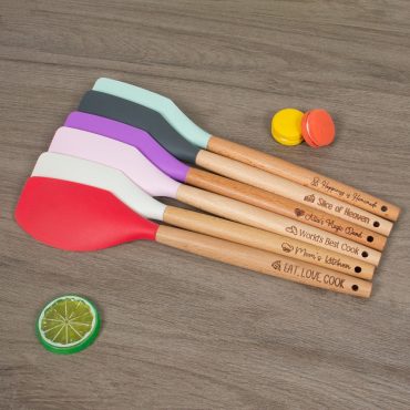 Custom Engraved Silicone Spatula, Personalized Kitchen Tool with Wooden Handle, Ideal Gift for Bakers, Chefs & Cooking Lovers