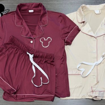 SET of 4 5 6 7 8 Bridesmaid Pajamas, Custom Bridesmaid PJ Set, Bridesmaid PJs, Bridesmaid Gift, Disney Wedding PJs, Bachelorette Party Gift