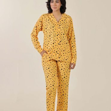 Comfortable viscose pajamas / Relaxed fit trousers and shirt / Long sleeve shirt with lapel collar / Women's pajamas
