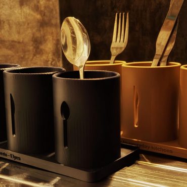 Elystik utensil holder